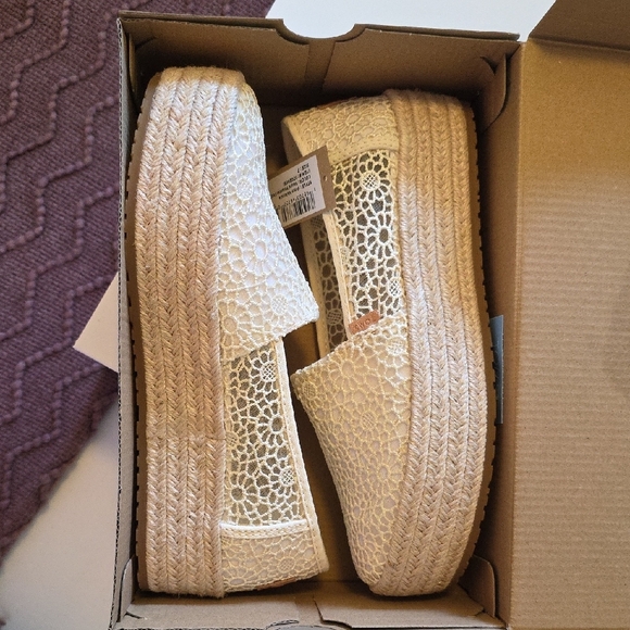 TOMS Cream Crochet Platform Espadrille Slip-On Shoes - Picture 6 of 10